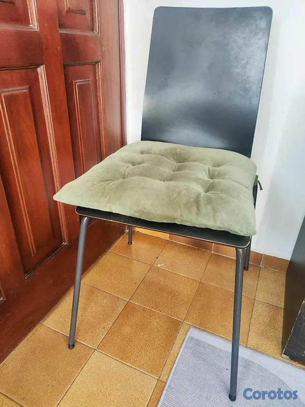 muebles y colchones - Vendo 3 sillas de comedor en muy buen estado. 2