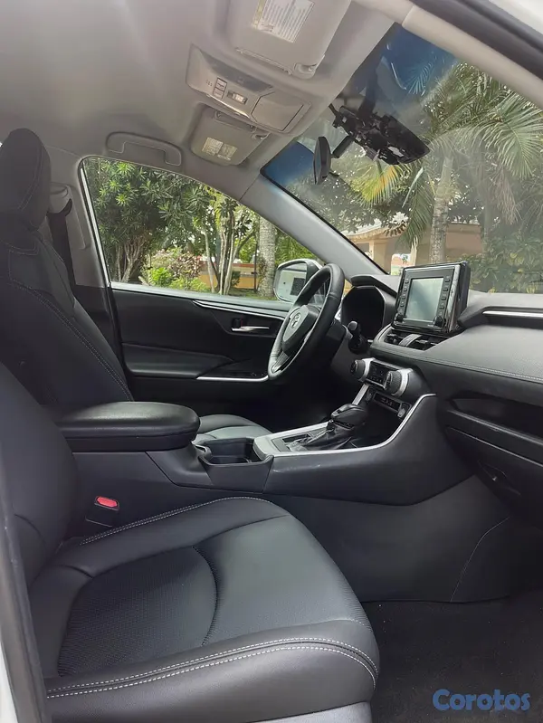jeepetas y camionetas - Toyota RAV4 XLE 2021 
 9