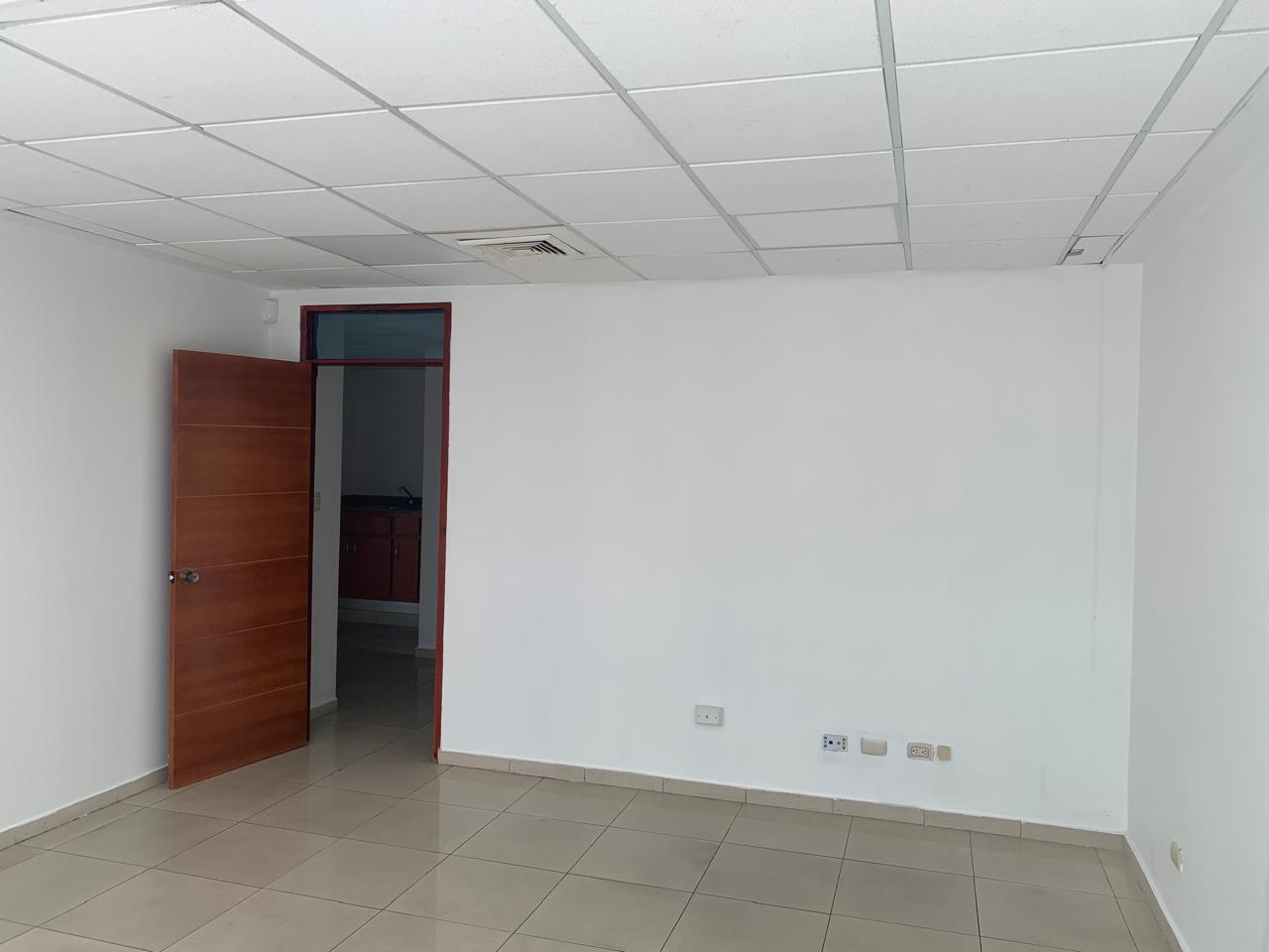 oficinas y locales comerciales - 🔵Alquilo local 2do piso  82 mts en piantini 2