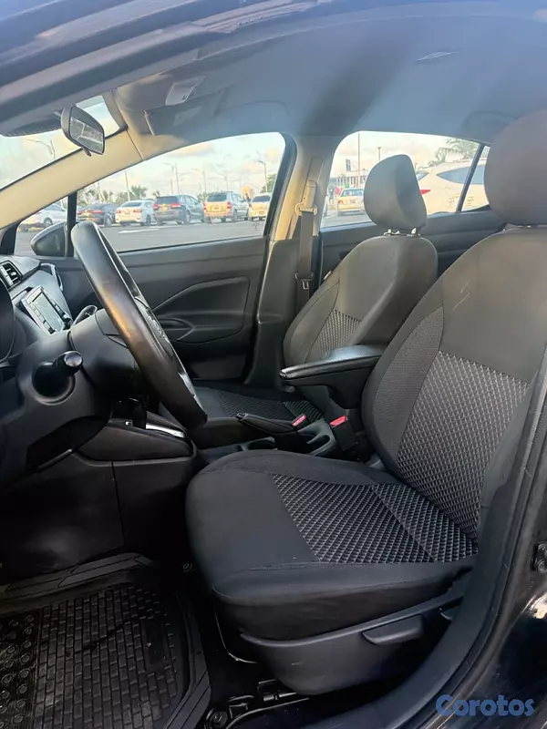 carros - nissan versa 2020 6