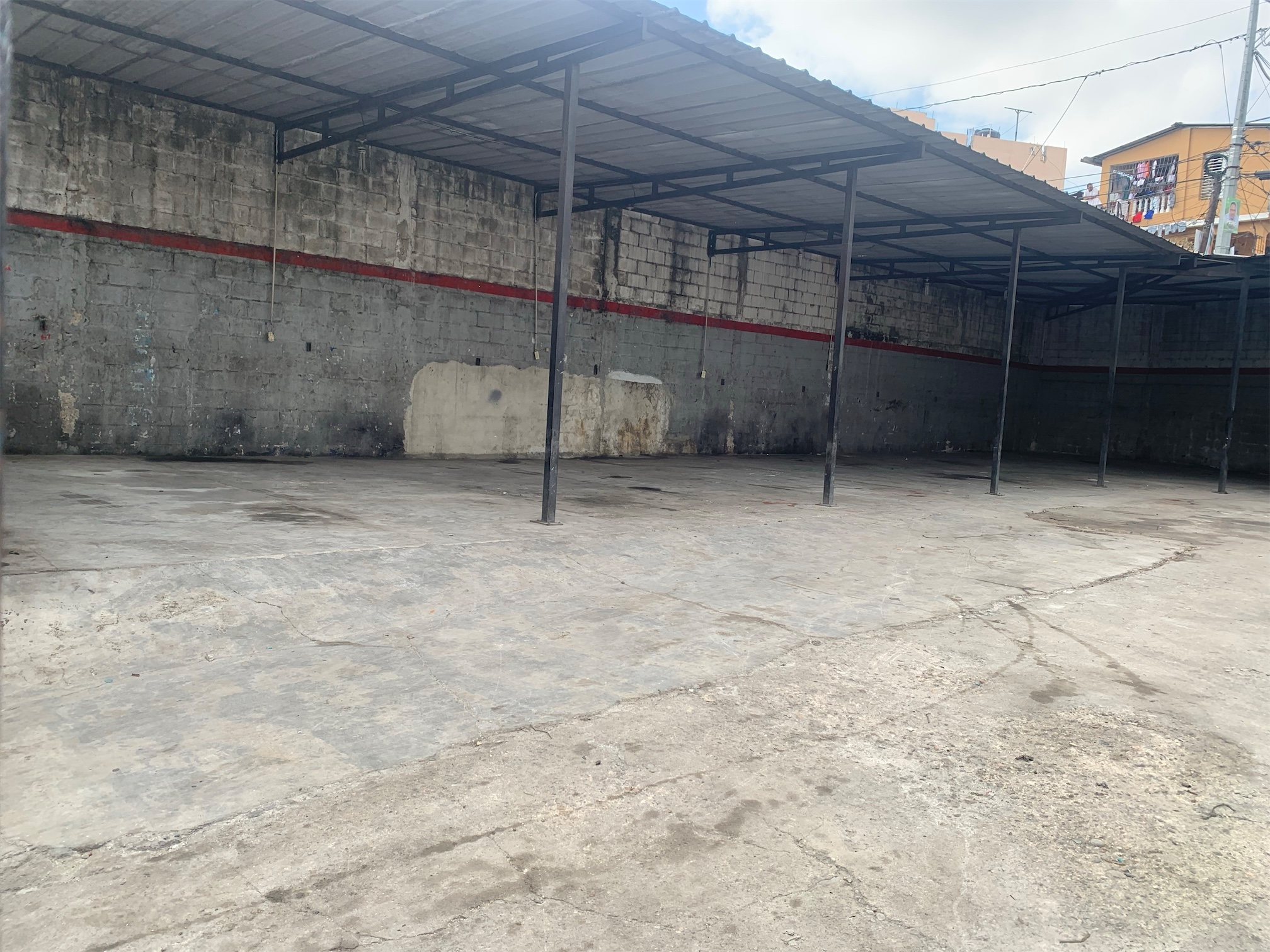oficinas y locales comerciales - Local amplio en Arroyo hondo  5