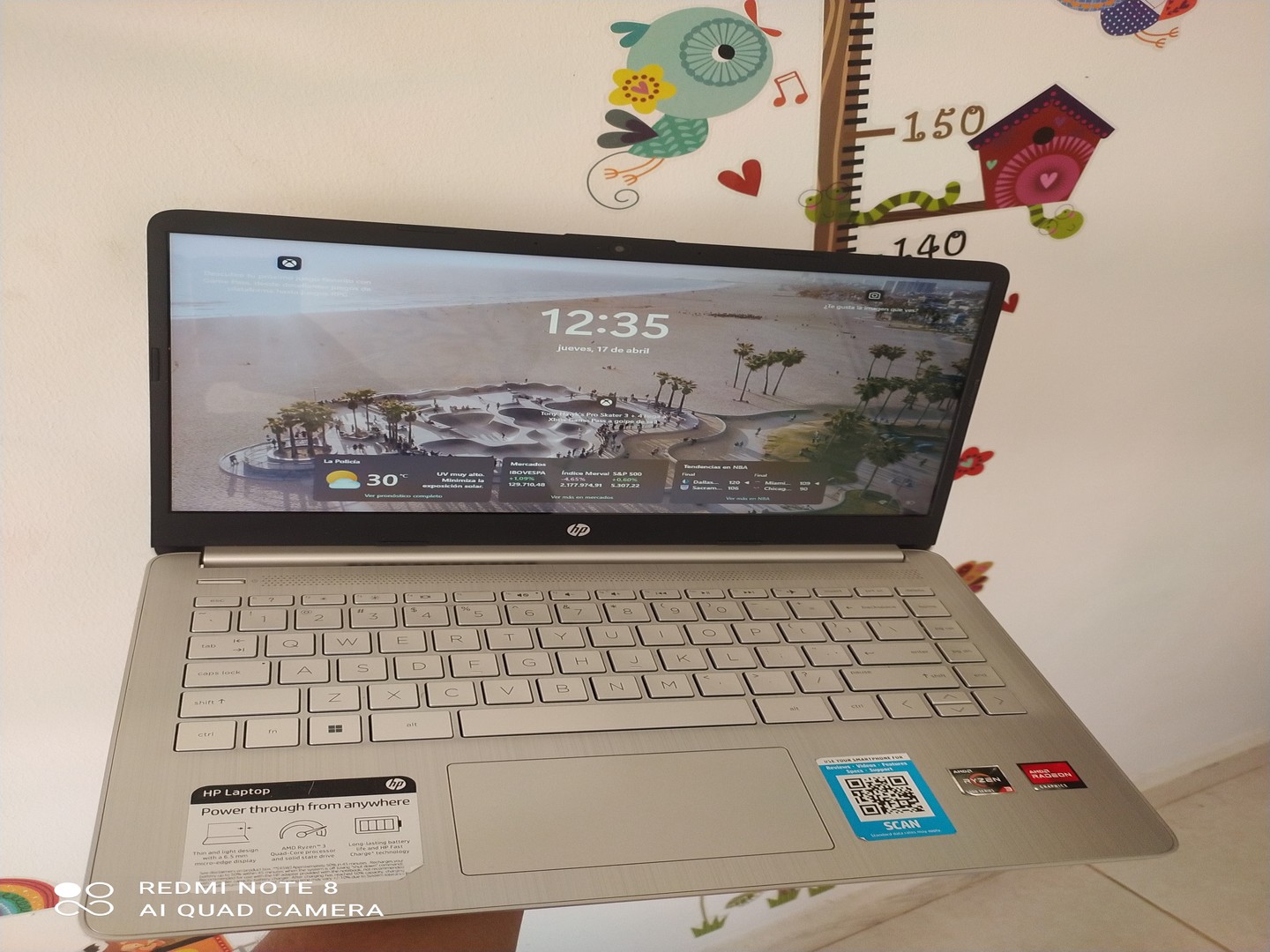 computadoras y laptops - Vendo Laptop Gaming HP. Ryzen 3. Gráfica AMD Radeon Vega integrada  6