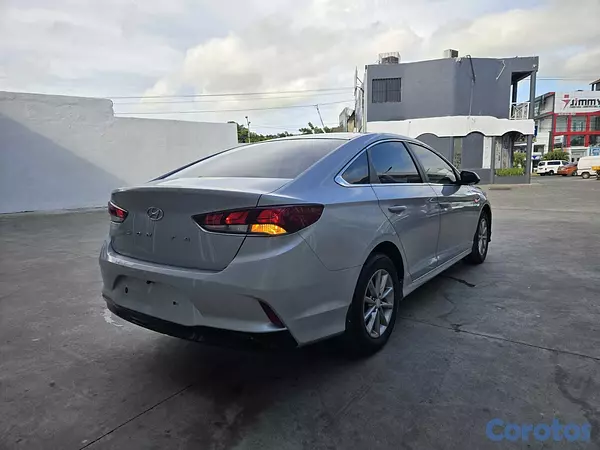 carros - HYUNDAI SONATA NEW RISE 2021 GRIS 3