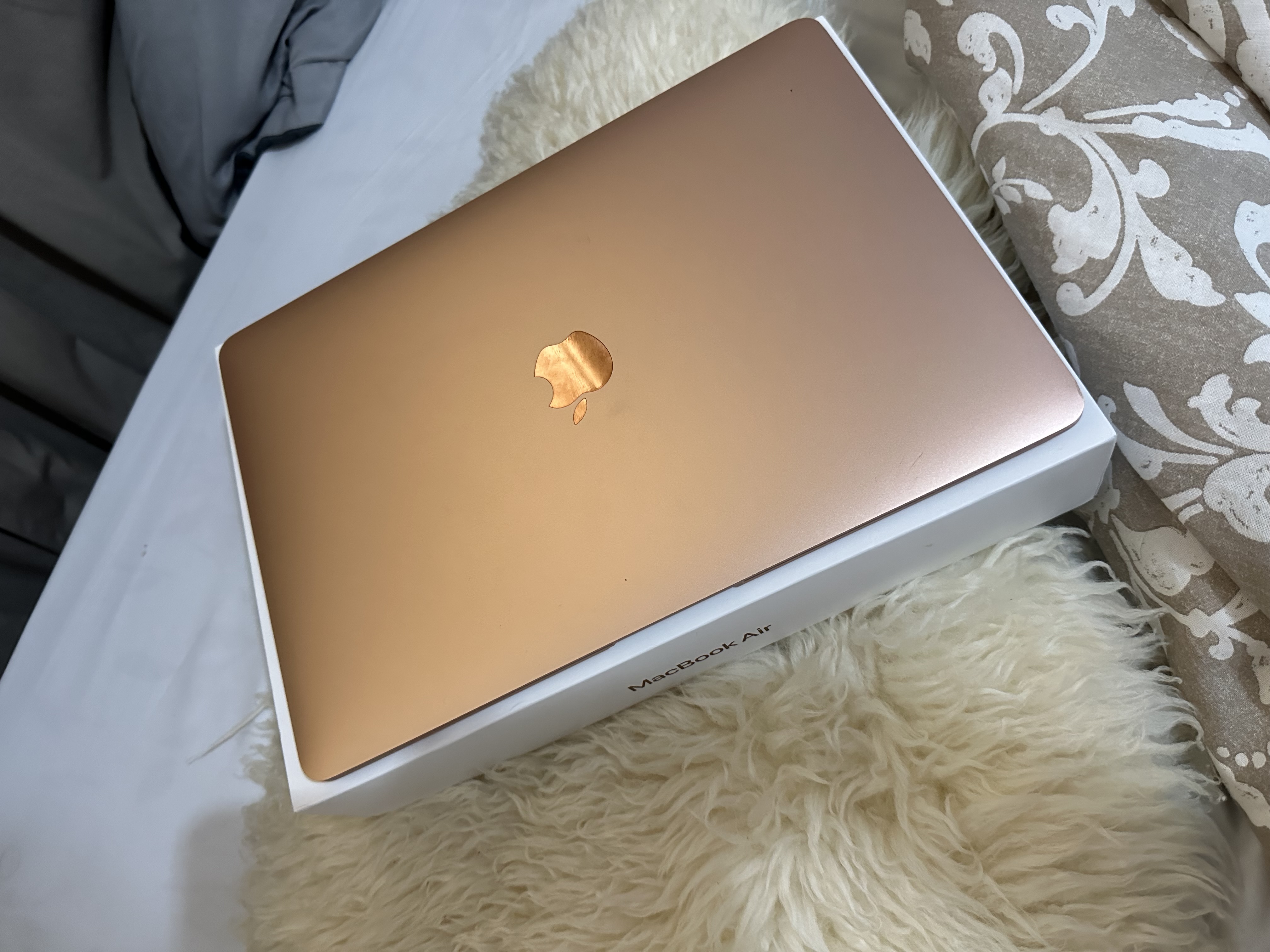 computadoras y laptops - Macbook air 13’3 Rose gold