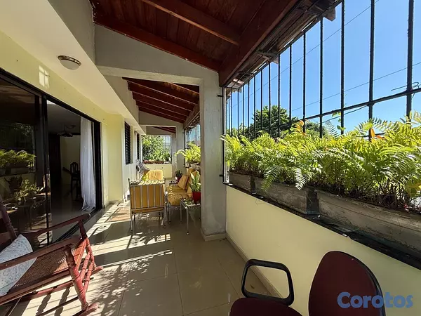 casas - casa de dos niveles 5 habitaciones en Miramar en us 385,000 4