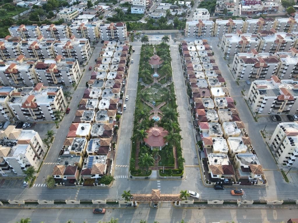 apartamentos - Residencial Las Palmeras esta ubicado en la Aut. De San Isidro después del Ole. 8