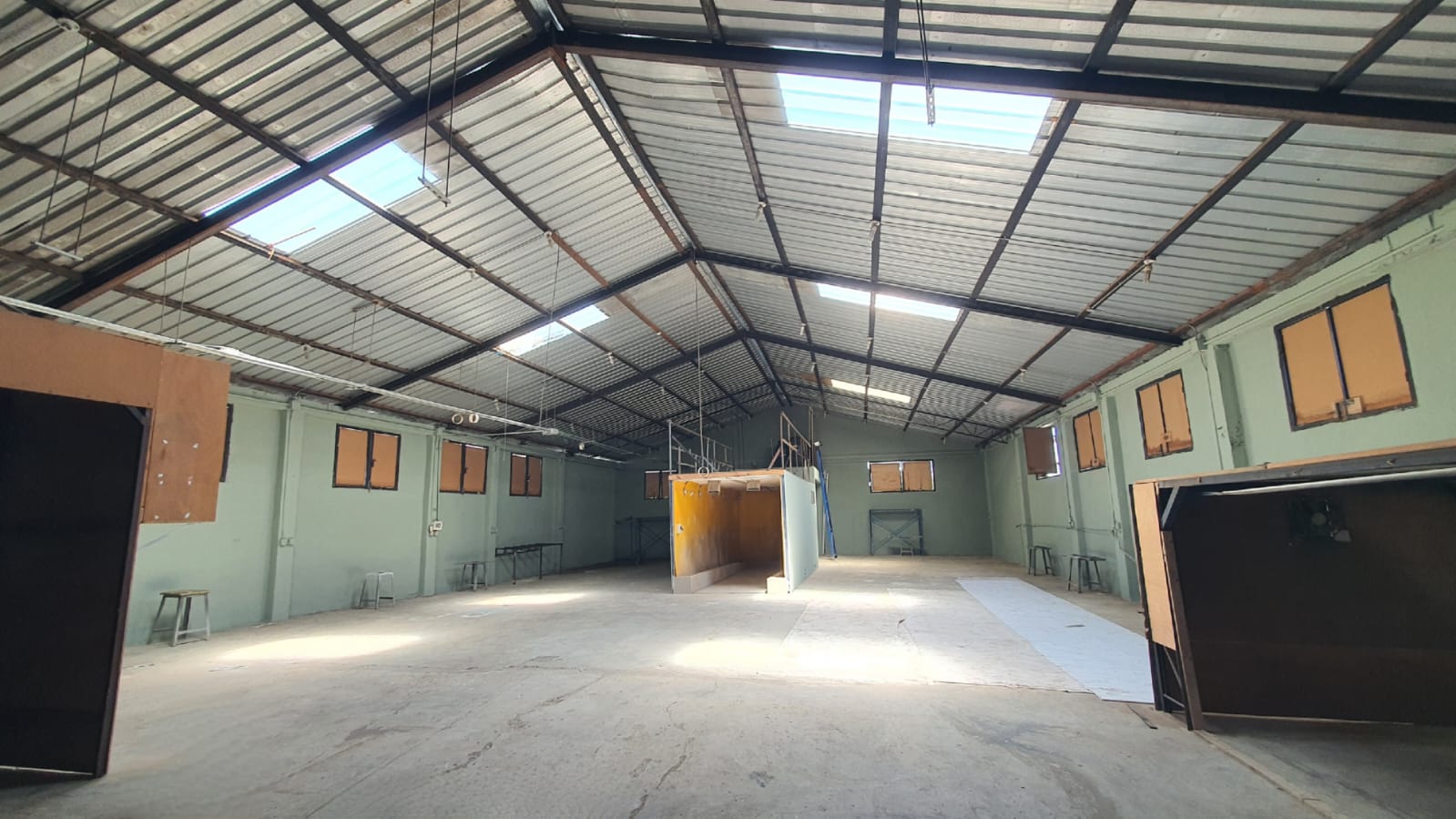 oficinas y locales comerciales - Alquilo Nave 1,500 metros en San Carlos 6