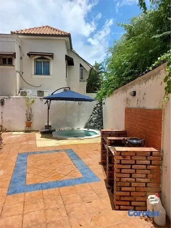 casas - Venta de casa con 600mts en vista hermosa Santo Domingo este 7