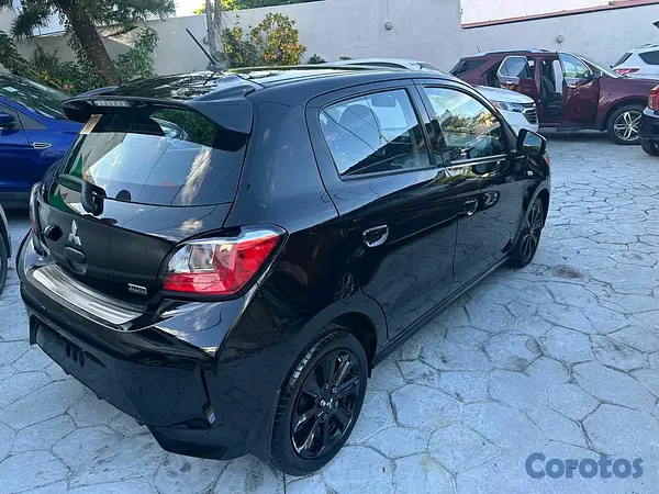 carros - Mitsubishi mirage black edition 2022 710,000 6