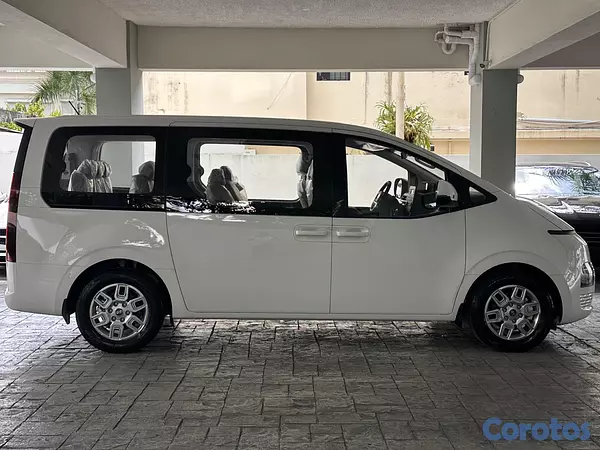 jeepetas y camionetas - Hyundai Staria 2026 4