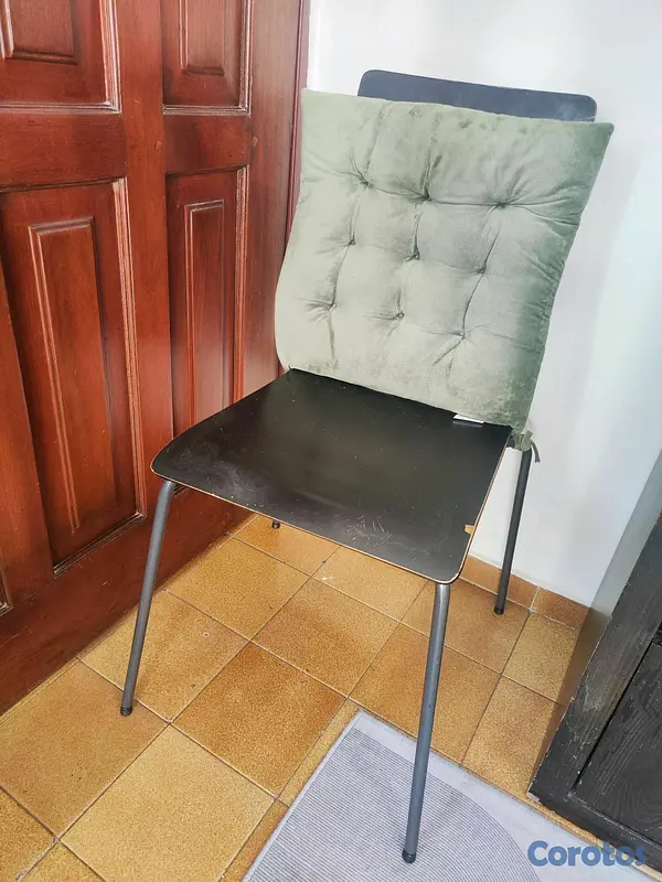 muebles y colchones - Vendo 3 sillas de comedor en muy buen estado. 3