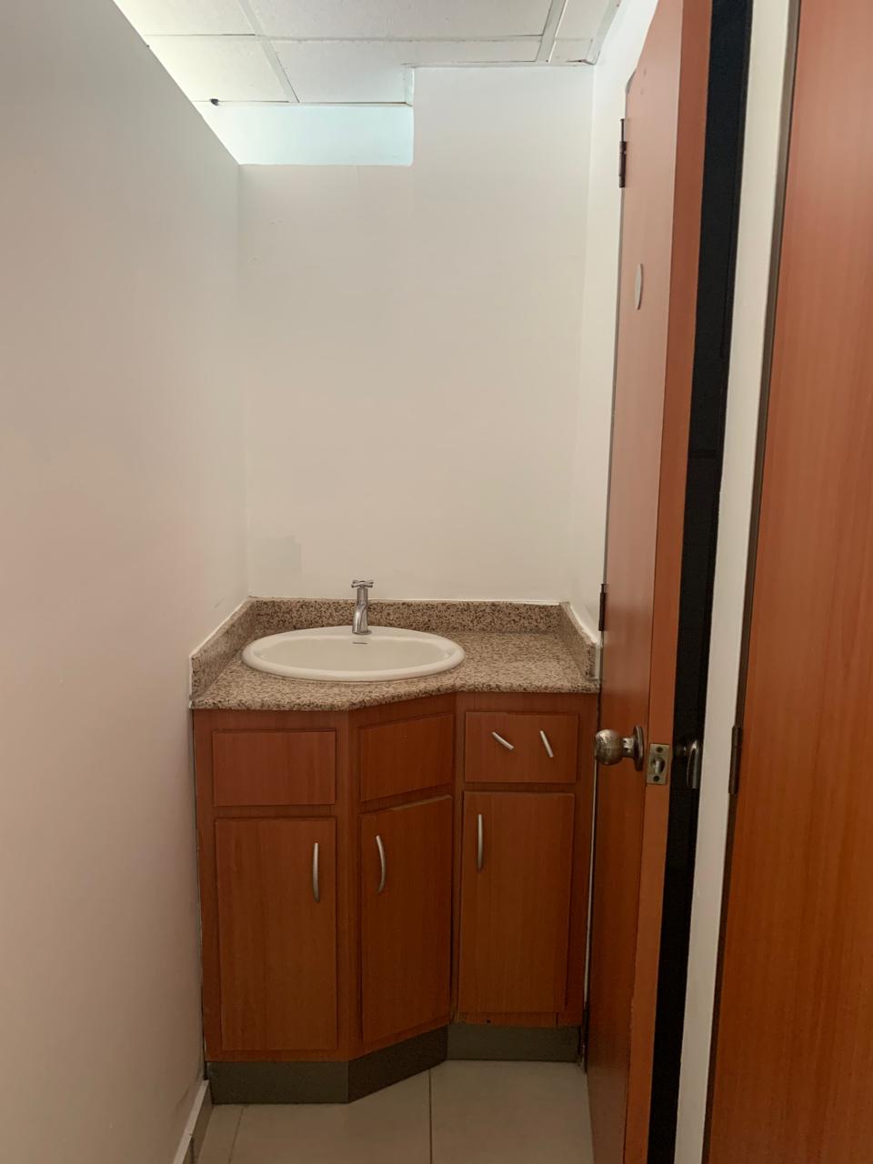 oficinas y locales comerciales - 🔵Alquilo local 2do piso  82 mts en piantini 3