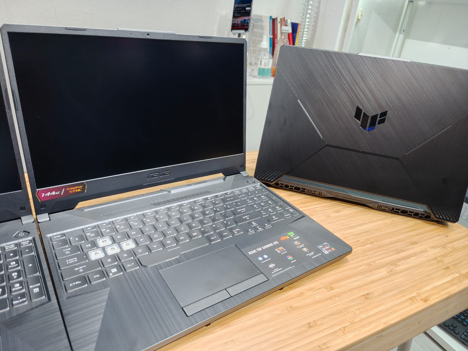computadoras y laptops - ASUS 15.6" 144HZ, Ryzen 7 7435HS RTX3050 16/512GB 0