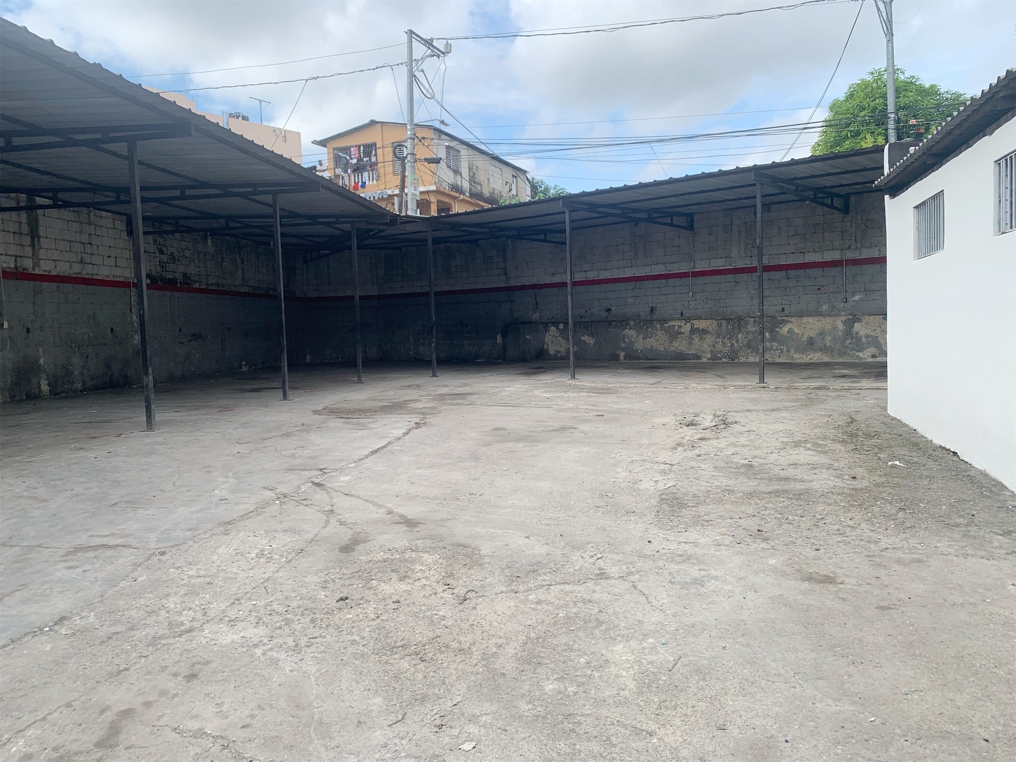 oficinas y locales comerciales - Local amplio en Arroyo hondo  6