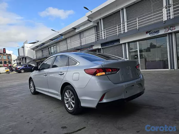 carros - HYUNDAI SONATA NEW RISE 2021 GRIS 4