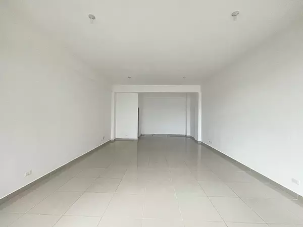 oficinas y locales comerciales - Local en alquiler céntrico y comercial  4