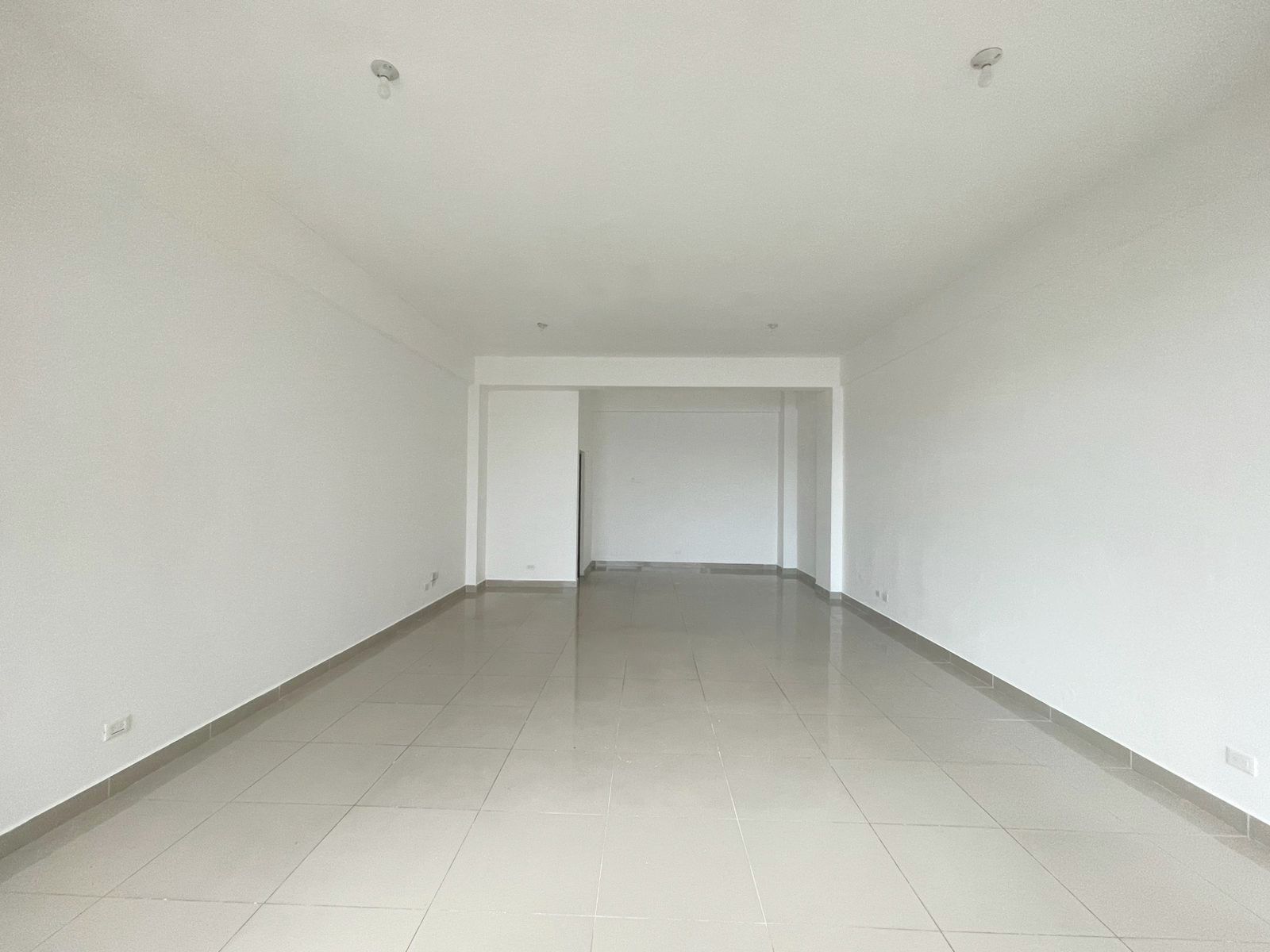 oficinas y locales comerciales - Local en alquiler céntrico y comercial  3