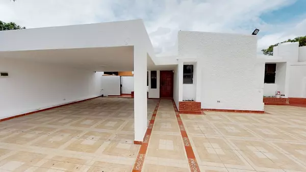 casas - Propiedad céntrica y comercial  4