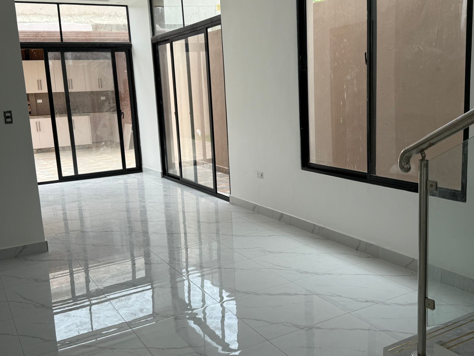 casas - CASA MODERNA EN VENTA DE DOS NIVELES, SANTIAGO. 3