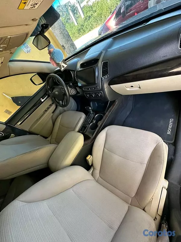 jeepetas y camionetas - Kia Sorento 2015 en excelentes condiciones  6