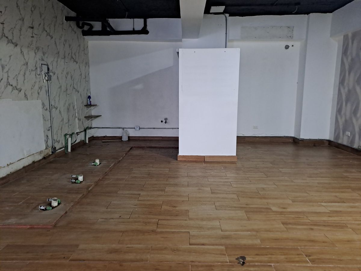 oficinas y locales comerciales - Alquilo local 1er piso 46 mts en los prados  8