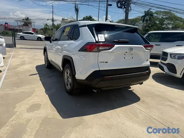 jeepetas y camionetas - Toyota RAV4 XLE 2022
 4