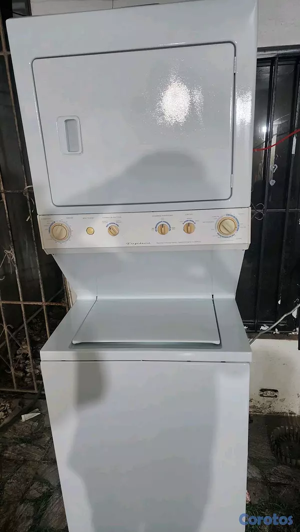 electrodomesticos - Lavadora tipo torre de 220v.  Lava, seca y exprime 100% funcional.  Está nítida. 7
