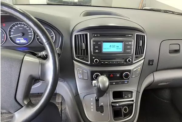 jeepetas y camionetas - HYUNDAI GRAND STAREX 2019 GRIS DIESEL 8