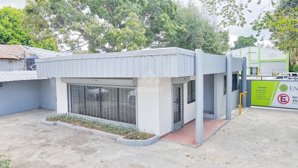 oficinas y locales comerciales - LOCAL 120MTS2 CARRETERA LUPERON GURABO SANTIAGO 