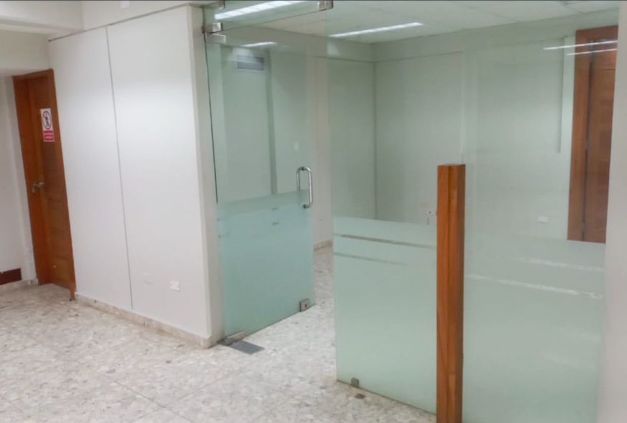 oficinas y locales comerciales - Local céntrico en Naco  4