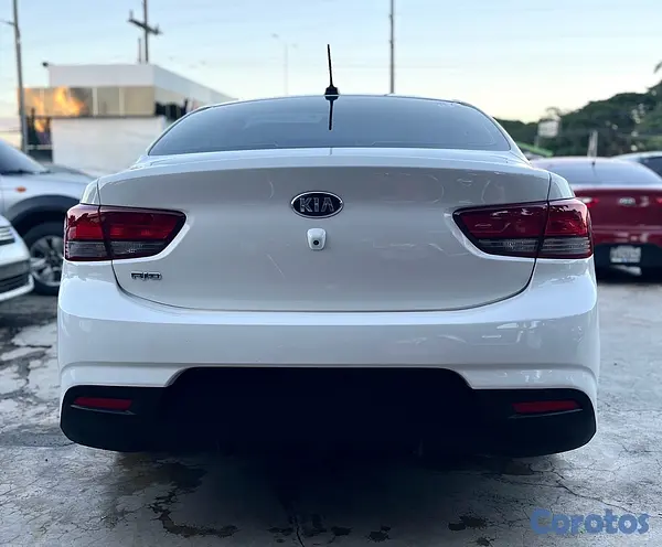 carros - kia Rio 2020 6
