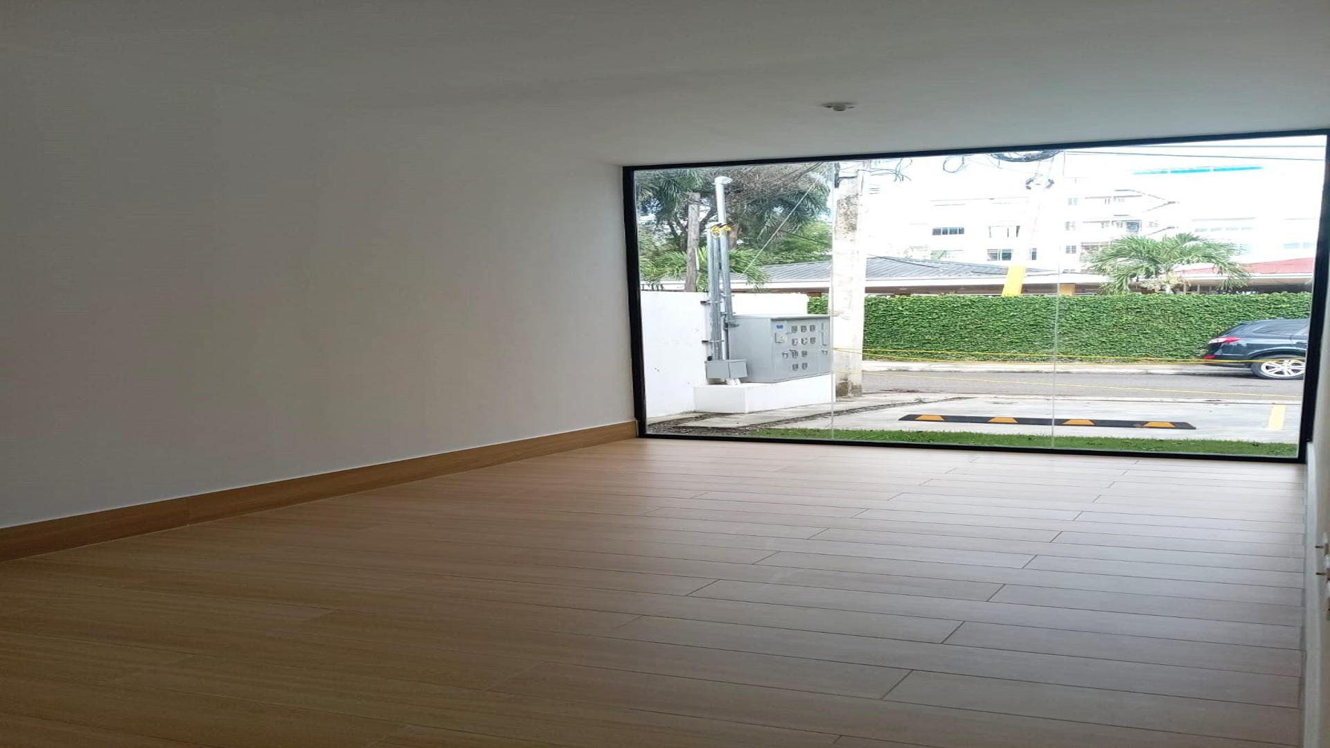 oficinas y locales comerciales - Plaza Comercial en Alquiler - La Vega 5