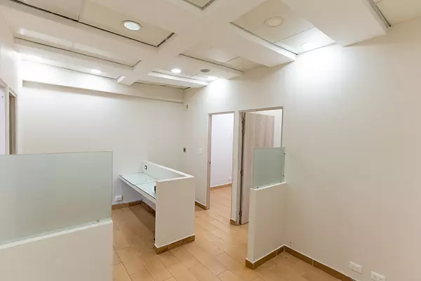 oficinas y locales comerciales - Local en Bella vista primer nivel  2