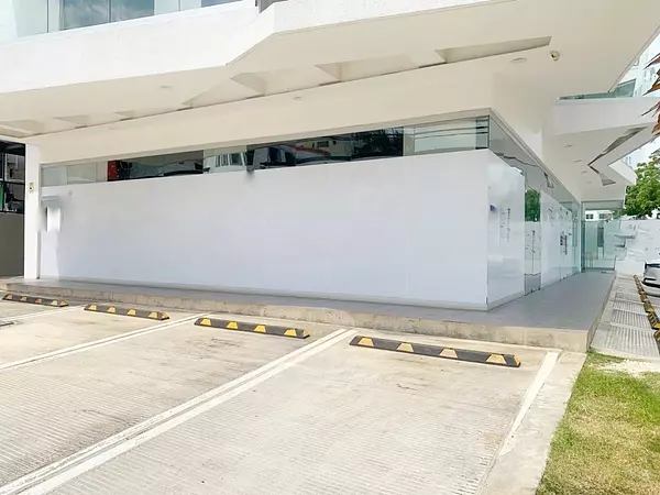 oficinas y locales comerciales - Local esquinero en Bella vista  4