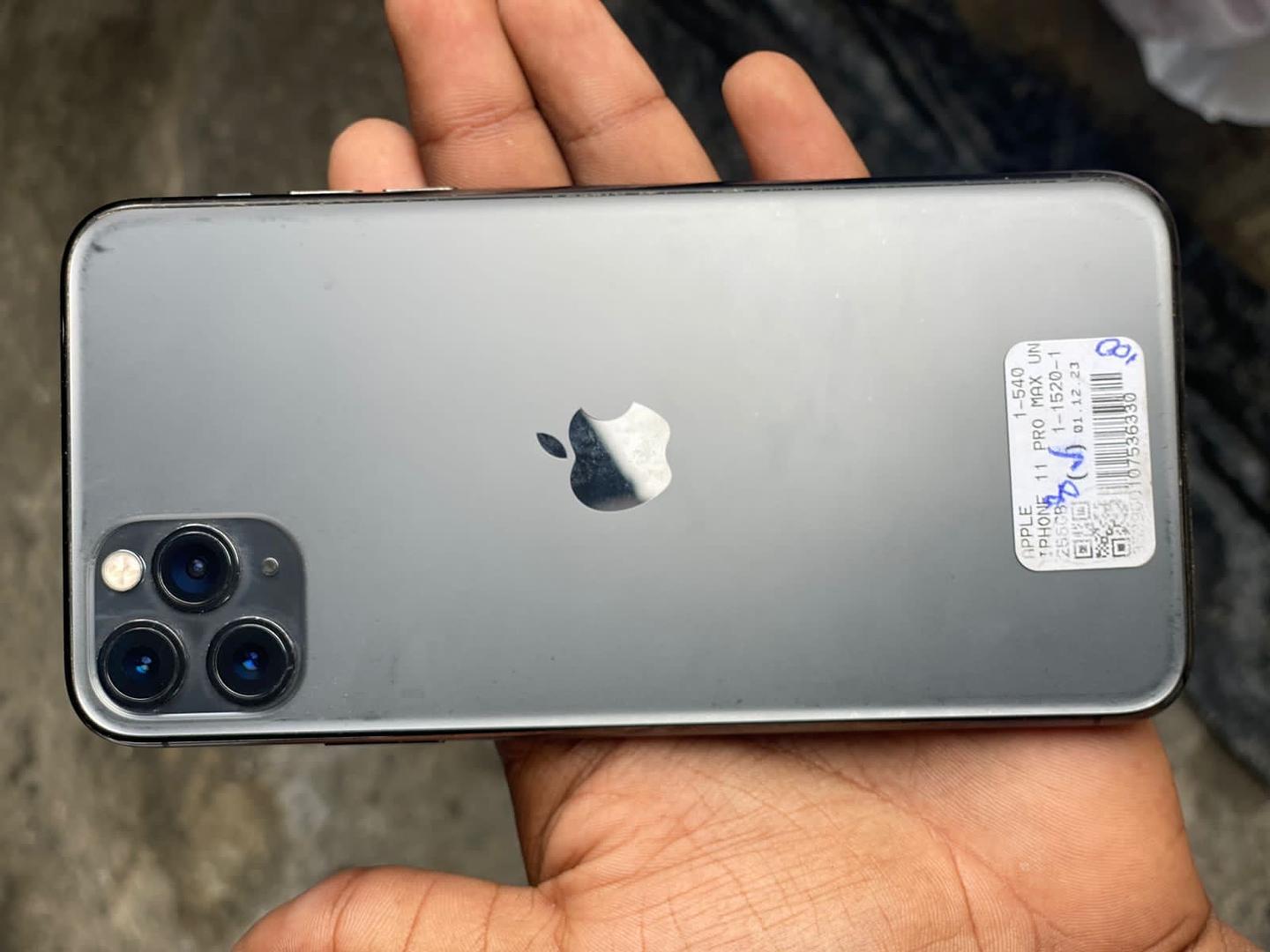 celulares y tabletas - venda iPhone 11 Pro Max , 256 GB , bacteria 71% y pantalla remplazada 2
