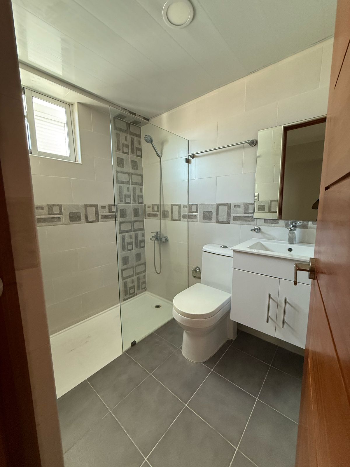 apartamentos - Alquiló los cacicazgos piso 4 , dos habitaciones c 6