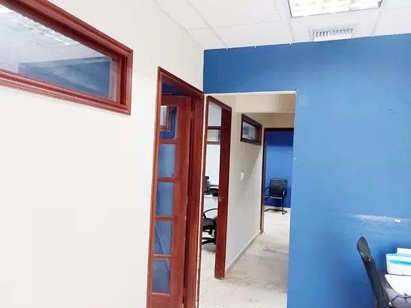 oficinas y locales comerciales - Local en los prados  4