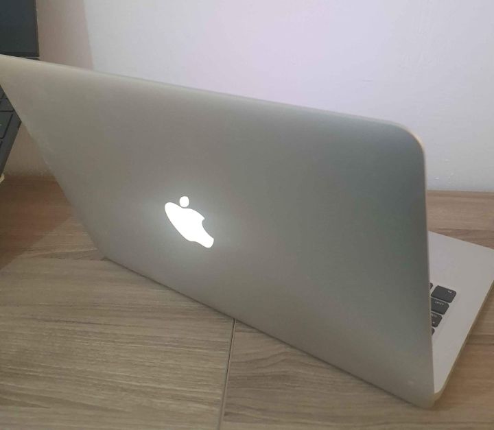 computadoras y laptops - Laptop MacBook Pro 2015, pant Retina 13,3'', 128GB SSD, 8GB RAM, Como nueva 2