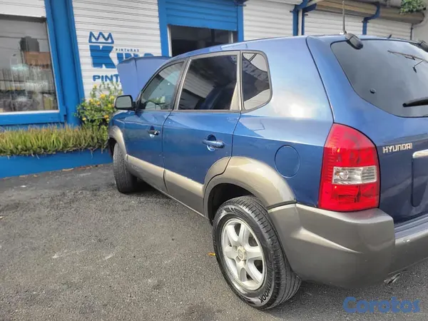 jeepetas y camionetas - Hyundai Tucson  2005 – Precio Negociable 9