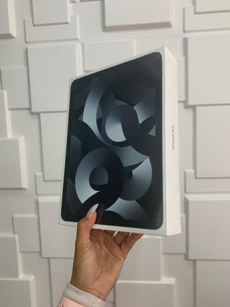 celulares y tabletas - iPad Air 5th generación 64gb Sellada 0