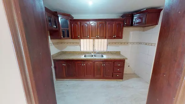 casas - Propiedad céntrica y comercial  2
