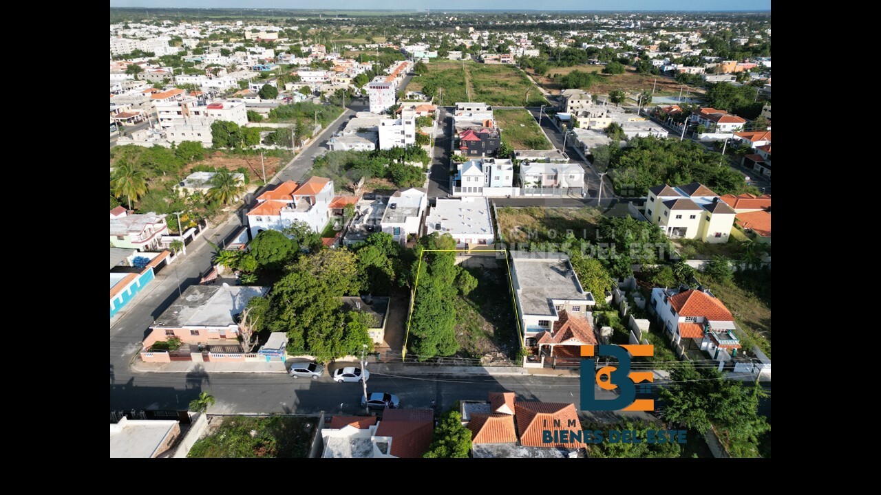 solares y terrenos - Solar con 453 Metros en Residencial Naime I 4