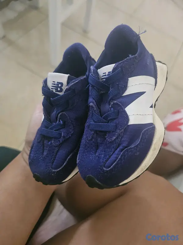 ropa y zapatos - para un príncipe  como nuevos  12