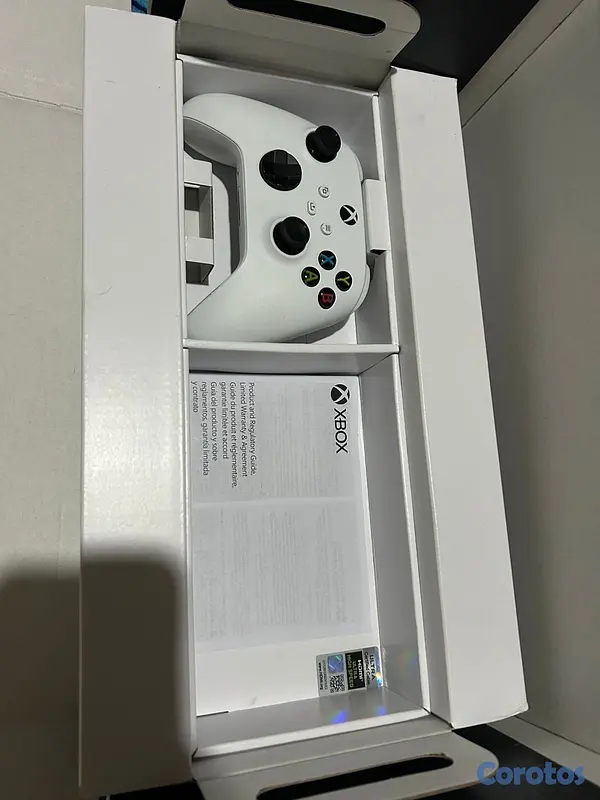consolas y videojuegos - Solo tiene meses en uso, está como nuevo  2