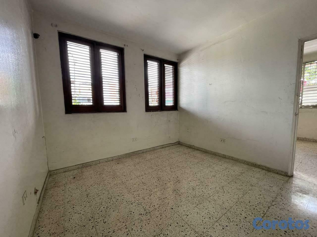 oficinas y locales comerciales - Alquiler Local Ubicado en la Rómulo Betancourt 4