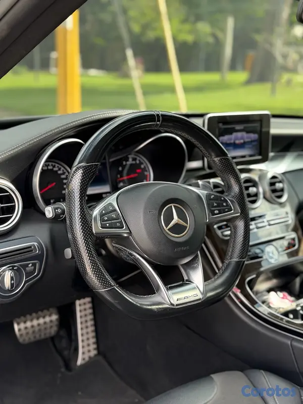 carros - Mercedes Benz C 63 AMG 10