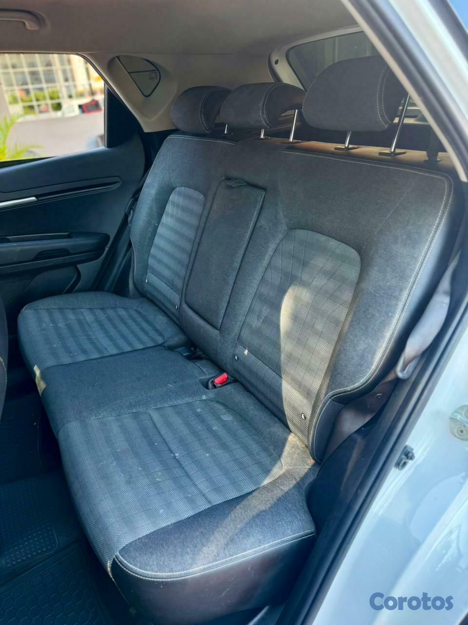 jeepetas y camionetas - KIA SPNET BLANCA 2022 5