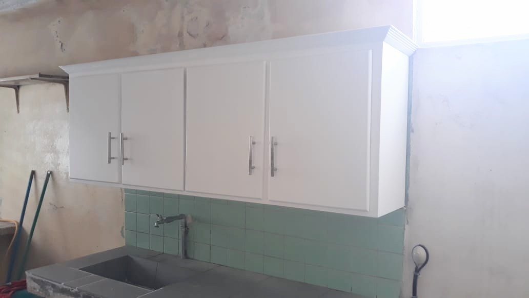 muebles y colchones - Gabinete de cuatro puertas de cocina blanco  1