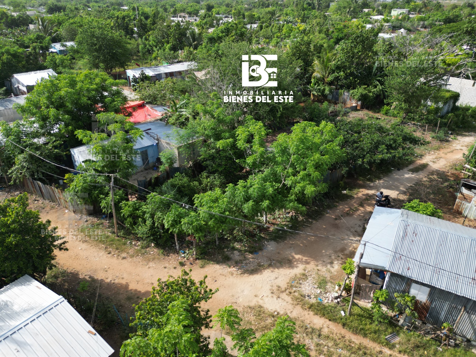solares y terrenos - Se Vende solar de esquina con 143 metros. 7
