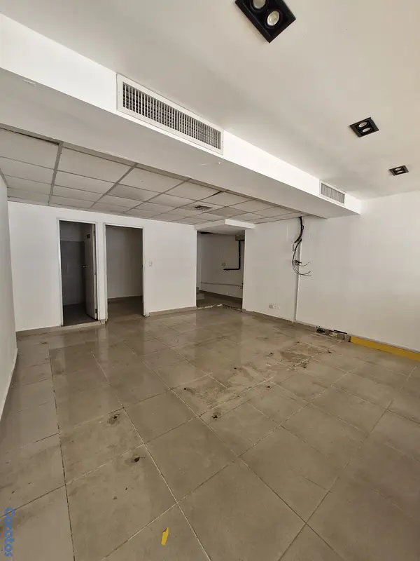 oficinas y locales comerciales - Local en alquiler en Naco frente a avenida 6